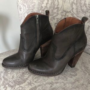 FRYE Madeline Short Boots- (brown) Smoke